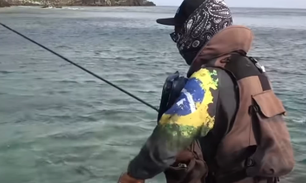 Ψαράς έπιασε το πιο απίστευτο ψάρι – Τον ρωτούν αν είναι photoshop